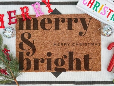 Merry & Bright | 60x40 cm | Nieuwe huis cadeau | Ingangsmat | Deurmat met stijl | Verhuizing cadeau | Praktisch & trendy | Perfect voor binnenkomst | Cadeau voor nieuwe woning