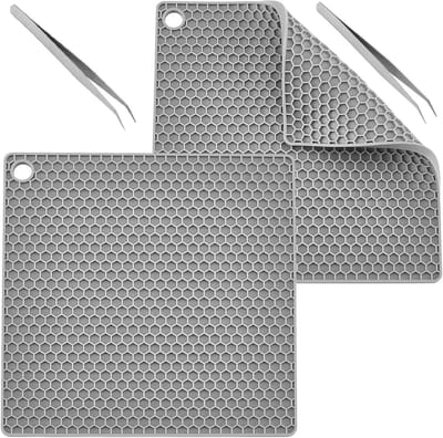 SnelShoppen - 2x Siliconen Doming Mat Vierkant, Hittebestendige Rubber Honeycomb Grijs Pads met 2 RVS Kralentangen voor DIY Sieraden Maken en Creatiev