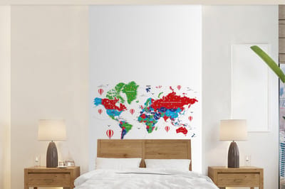 Behang - Fotobehang Wereldkaart - Kleuren - Luchtballon - Breedte 120 cm x hoogte 240 cm
