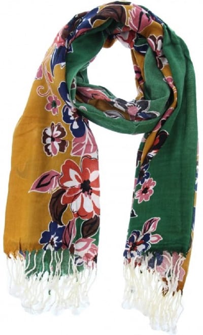 Een sprekende sjaal met mooie bloemen in felle kleuren! Comfortabel om te dragen door de soepel vallende stof. De sjaal is aan weerszijden te dragen, maar let op: De achterkant is iets minder fel van kleur. Voor uzelf of Bestel Een Cadeau.