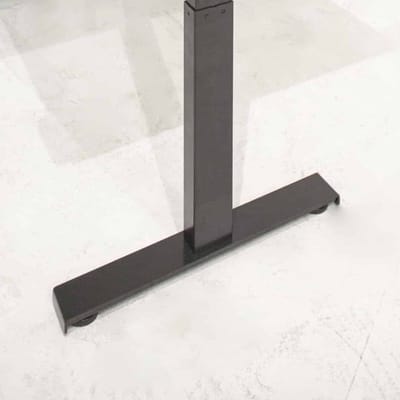 Dextro plus zit/sta 180x90cm, electrisch hoogte verstelbare werkplek, T-poot frame. Frame kleur aluminium (RAL9006) en blad Honey Castello.