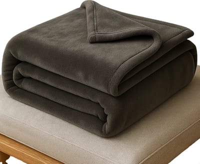 Lomera Fleece Deken - Donkergrijs - 125 X 150 CM - Polyester Fleece - Wasbaar op 30 Graden - Warme Deken - Bank Of Bed - Plaid Deken - Fleece Plaid - Bankdeken - Dekentje voor Koude Dagen - Behaaglijk Warm - Machinewasbaar - Woonplaid