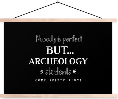 Posterhanger incl. Poster 90x60 cm - Schoolplaat - Quote - Archeologie - Student - Textielposter - Blanke latten