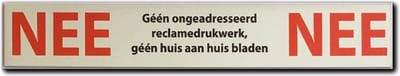 Nee Nee sticker brievenbus sticker nee nee aluminium. Nee nee sticker geen reclame. 15 cm x 2,5 cm. Bevestiging dubbelzijdige plakstrip.