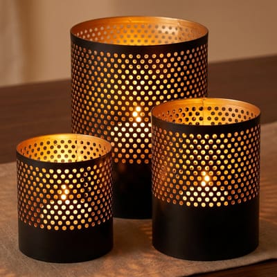 Cheqo® Theelichthouders Set van 3 - Waxinelichthouders Zwart met Goud - Kaarsenhouders - Windlichten Metaal - Decoratie Woonkamer - Sfeerverlichting Binnen - Tafeldecoratie - Waxinelichtjes - Sfeerlichten - Lantaarns - Woondecoratie