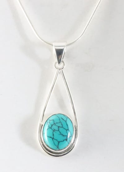 Zilveren hanger met turkoois aan ketting