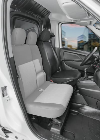 Walser Autostoelhoes Transporter Fit Kunstleer antraciet geschikt voor Fiat Doblo (263) - 1 bestuurderszitplaats (armleuninguitsparing rechts)
