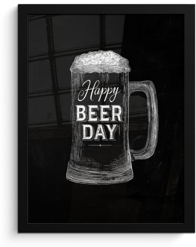 Poster in lijst - Fotolijst 30x40 cm - Posters - Bierpul - Witte krijtletters - Happy beer day - Posterlijst zwart - Decoratie - Wanddecoratie woonkamer - Muurdecoratie slaapkamer