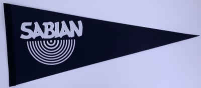 Sabian - Sabian drums - drummen - drums - drums logo - Muziek - Vaantje - Amerikaans - Sportvaantje - Wimpel - Vlag - Pennant -  31*72 cm - Logo Sabian - percussie
