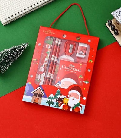 Kerst cadeausetje notitieboekje - gum - puntenslijper - liniaal - 2 stuks potloden - schoolsetje