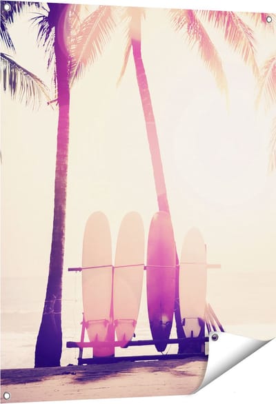 Gards Tuinposter Tropisch Strand met Surfborden - 80x100 cm - Tuindoek - Tuindecoratie - Wanddecoratie buiten - Tuinschilderij