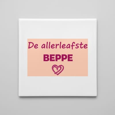 De Allerleafste Beppe Tegel 15×15 cm – Friese Grootmoeder Waardering Keramische Wandtegel – Hartverwarmend Roze Design Cadeau