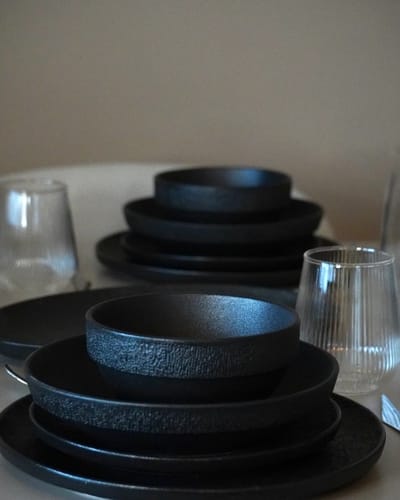 Mulex | MX1600 Serviesset Dila - Zwart - 28 delig voor 6 Personen - Porselein - Inclusief Dinerborden, Ontbijtborden, Dessertborden en Kommen - Magnetron en Vaatwasser bestendig
