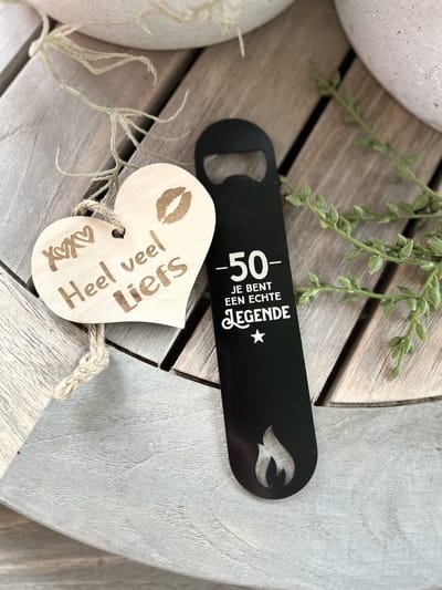Creaties van hier – Bieropener 50 met houten hartje – RVS – 18 cm – Opener