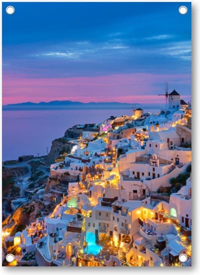 Oia met traditionele witte huizen en windmolens op het eiland Santorini, Griekenland in het blauwe avonduur - Tuinposter 50x70 - Wanddecoratie - Landschap