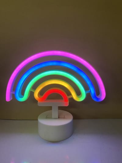 LED regenboog met neonlicht - meerkleurig neon licht - Op batterijen en USB - hoogte 20 x 22.5 x 8.5 cm - IMPULS - Tafellamp - Nachtlamp - Decoratieve verlichting - Woonaccessoires