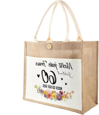 Stijlvolle jute tas voor 60ste verjaardag – cadeau voor vrouwen – uniek en elegant geschenk voor jarige job – 35 x 30 x 14 cm