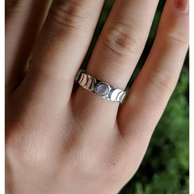 Nouveaux styles européens et américains de bagues simples ovales en pierre de lune Bague rétro ajourée pour femme Accessoires de bague No. 10 brown