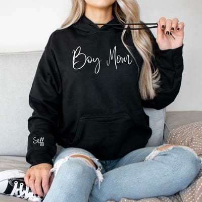 Dames hoodie boy mom met kindernaam of kindernamen op de mouw-Zwart-Maat S