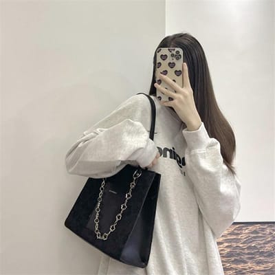 Koreaanse Versie van Zwarte Bedrukte Tas Dames Modieuze Commuting Retro Handtas Vroege Lente Casual Ketting Tote Bag gray
