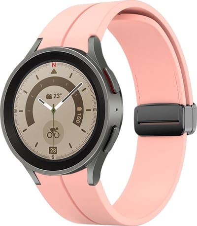 By Qubix - D-buckle sportbandje 20mm - Lichtroze - Geschikt voor Samsung Galaxy Watch 7 (40 & 44mm) - Galaxy Watch FE - Galaxy Watch 6 - Galaxy Watch 6 Pro - Galaxy Watch 5 - 5 Pro - Galaxy Watch 4 - 4 Classic