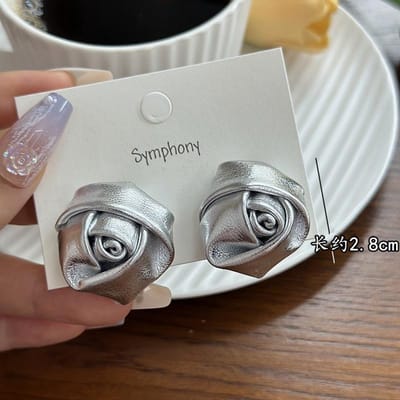 Koreaanse Stijl Dames Meisjes Mode Leer Rozenbloem Prachtige Oorbellen Oorklem Elegante Dame High-end Klassieke Sieraden Oorbel gray