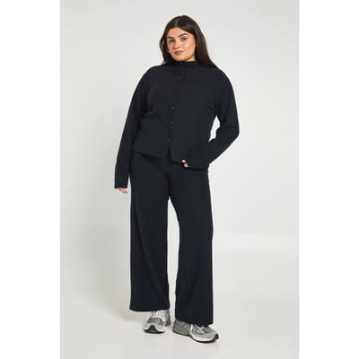 boohoo Dames Plus Funnel Neck Button Up Gebreide Top en Broek Co Ord | Zwart | Maat: 44