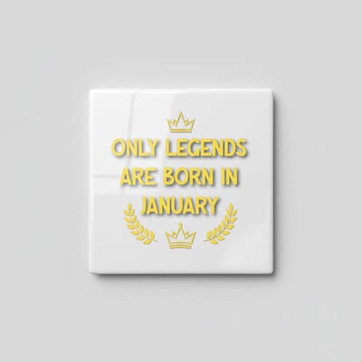 “Only Legends Are Born in January” Verjaardagstegel – Uniek Keramisch Cadeau – 15×15 cm