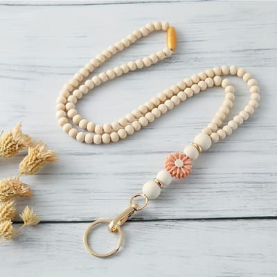 Houten Kralen Sleutelhanger met Siliconen Bloemen Bedel - Stijlvol Lanyard Ketting voor Sleutels, Badges, Lichtgekleurde Kralen & Gouden Sluiting, Sleutelketting zalmroze kleur