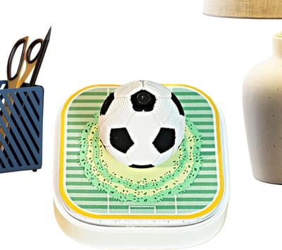 3D Kalender Voetbal - Tafeldecoratie Notitieblok - Organisatie en Decoratie - Uniek Voetbal Design - 8x8x6 cm - Enkele Kleur