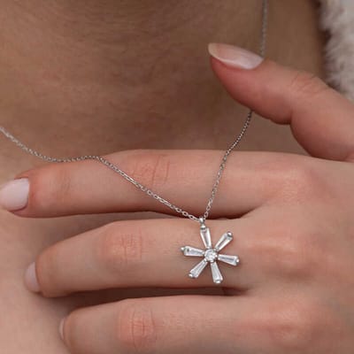 925 Sterling Zilveren Baget Bloem Ketting – Elegant Dames Sieraad – Perfect Cadeau voor Speciale Gelegenheden