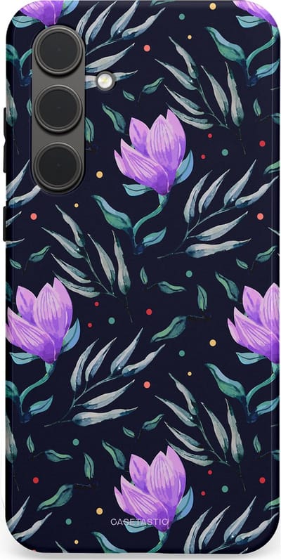Casetastic hoesje geschikt voor Samsung Galaxy S24 Plus - Dubbellaagse bescherming - Mystieke bloemenzee - Fashion Case - Donkerblauw Donkergrijs Grijs Lavendel