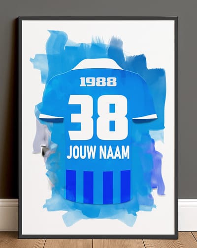 Genk 2025-2026 ingelijste poster met personalisatie - Met eigen naam en rugnummer - A3 formaat - 29.7x42 cm - Semi/ glossy papier - Voetbal shirt poster - Geïnspireerd op de kleuren van KRC Genk en een beetje fantasie