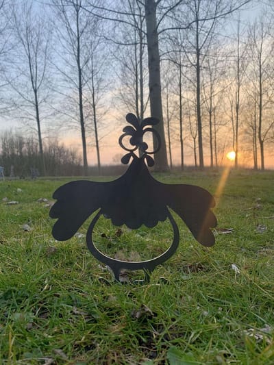 Metalen kip - Clara de kip - Cortenstaal tuin decoratie