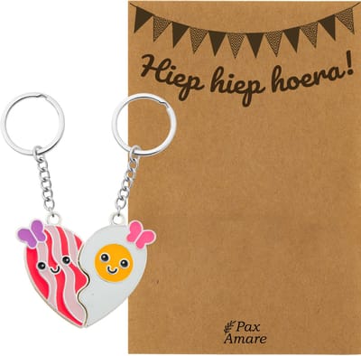 BFF Sleutelhanger voor 2 'Hiep Hiep Hoera' - Magnetisch Hartje Bacon & Ei - Sleutelhanger set op Cadeau Kaartje - Zilverkleurig - Verjaardags Hanger - Pax Amare