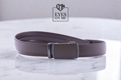 Bruine lederen riem zonder gaatjes met automatische gesp voor heren ( model L168 )