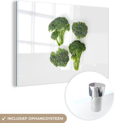 ® Glasschilderij 180x120 cm - Schilderij acrylglas - Stukjes broccoli op een witte achtergrond - Foto op glas - Muurdecoratie woonkamer - Wanddecoratie slaapkamer - Schilderijen