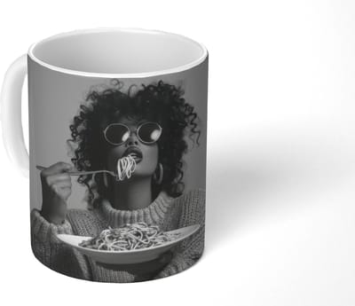 Mok - Koffiemok - Vrouw - Pasta - Zwart - Wit - Mokken - 350 ML - Beker - Koffiemokken - Theemok