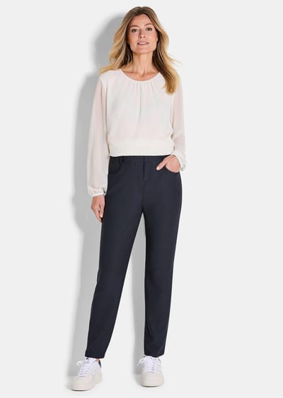 Broek LOUISA met fijne keperstructuur - marine - Gr. 40 van Goldner Fashion