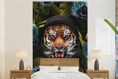Behang - Fotobehang Tijger - Kleding - Planten - Breedte 170 cm x hoogte 260 cm