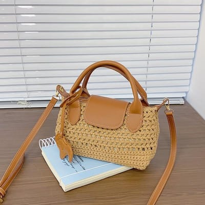 Sacs tressés pour femmes en été Sacs à tricot décontractés pour sacs à bandoulière simple Sacs à bandoulière Sacs au crochet pour la plage d'été With pendant brown