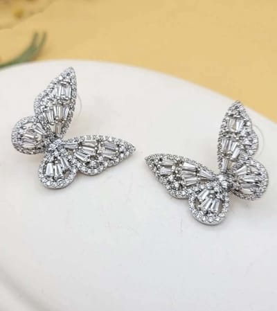 Dames Vlinder Oorbellen Staal met Baguette en Ronde Steentjes – Tijdloos Elegant Vlinder Design – Verfijnd Dames Sieraad