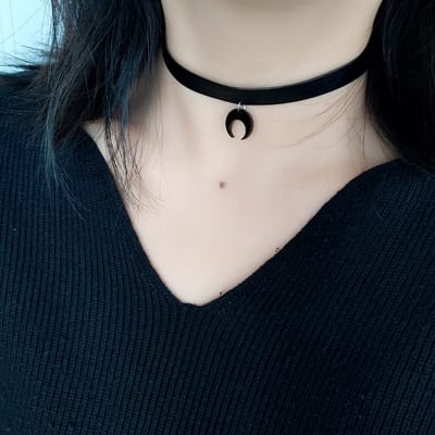 Choker - Korte ketting - Leerlook - Hangertje - Maantje