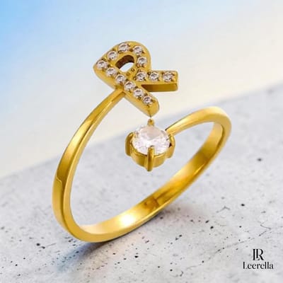 Leerella | R | Verstelbare Goudkleurige Initialen Ring - RVS Letter Ring met Zirconia Steentjes - Persoonlijke Naamring Dames