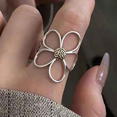 Verstelbare Bloem Ring Zilverkleurig – Open Design met Goudkleurige Kern – Dames Ring