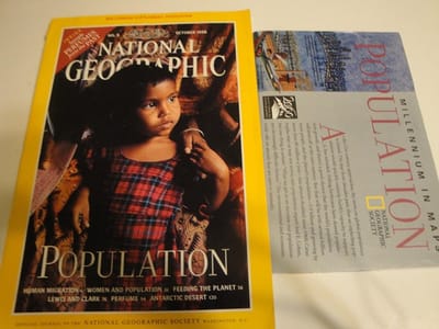 NATIONAL GEOGRAPHIC OKTOBER 1998 EDITIE ENGELS TIJDSCHRIFT (MAP INCLUDED MILLENNIUM IN MAPS POPULATION)
