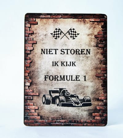 Tekstbord "niet storen ik kijk Formule 1"