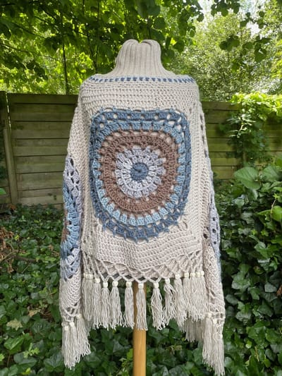 Corneeltje Wol - Haakpakket Poncho Ibiza Blue - One size - Haken - DIY Haakpakket - DIY - Kleding - Trendy - Ibiza