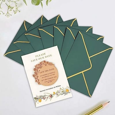 50 Stuks Luxe Groene Uitnodigingsenveloppen met Goudfolierand - 18,5 x 13,5 cm voor Bruiloften en Feestjes