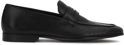Minimalist leather loafers